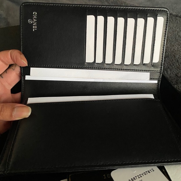 🔴SOLD🔴Authentic New CHANEL Lambskin Wallet - Picture 5 of 10